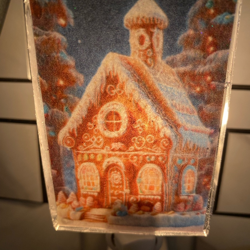 Gingerbread Nightlight - Picture 4 of 5